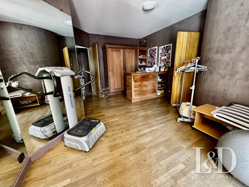 Maison - 313 m² - 9 pièces