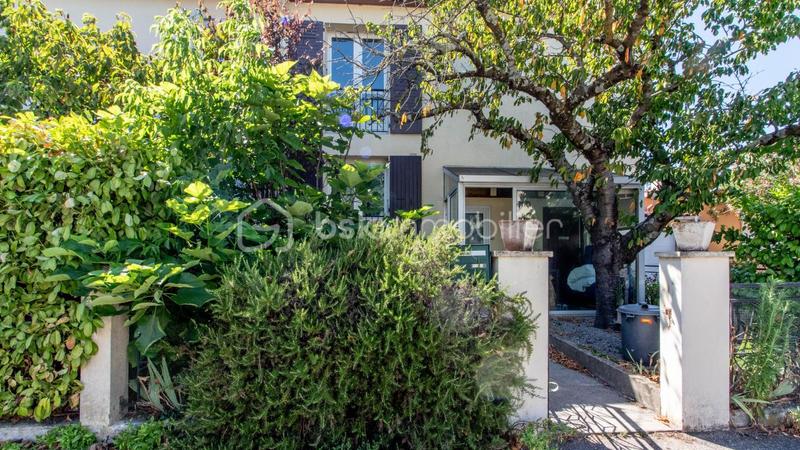 Maison - 92 m² - 4 pièces