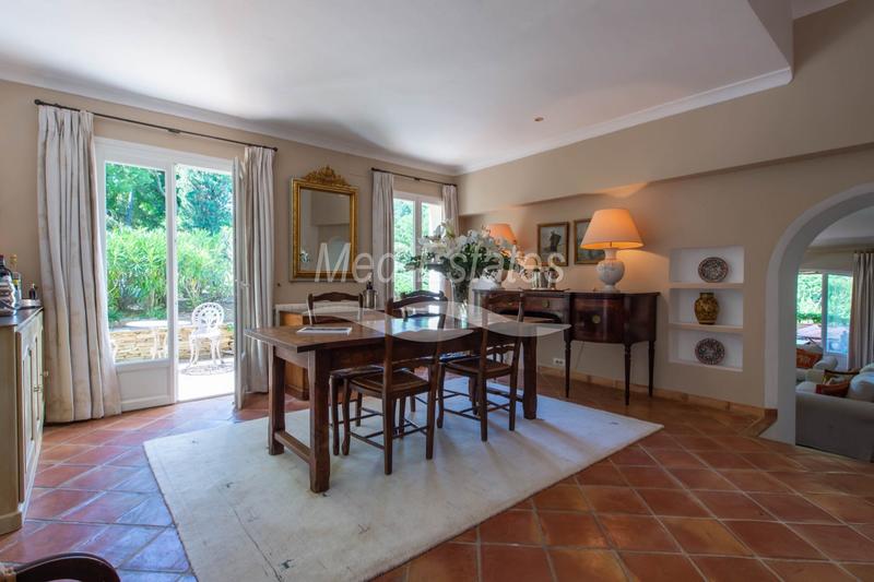 Villa - 242 m² - 8 pièces