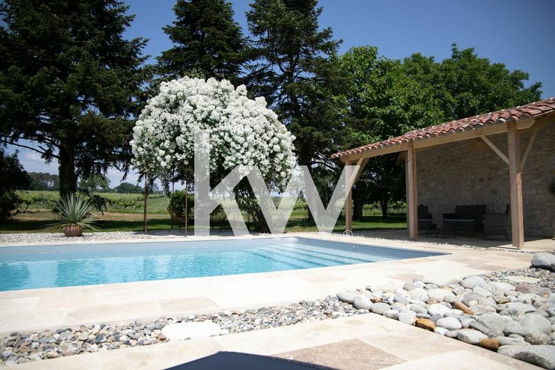 Propriété - 884 m² - 15 pièces