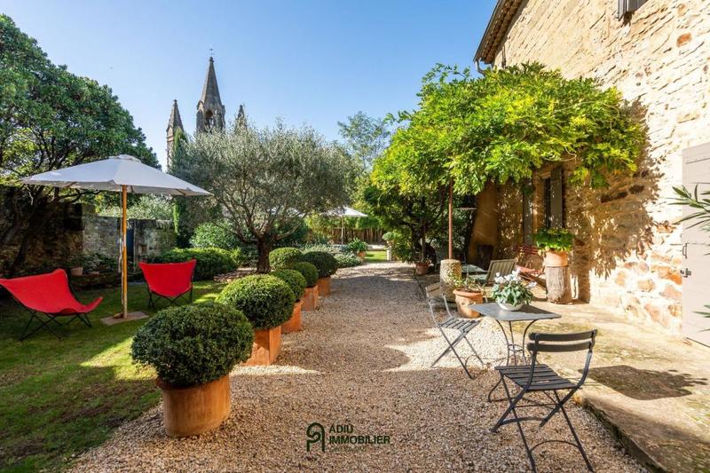 Mas - 250 m² - 10 pièces