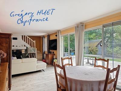 Maison - 151 m² - 8 pièces