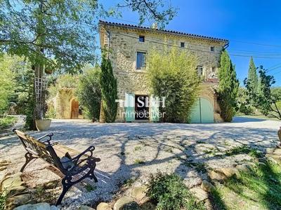 Mas - 540 m² - 27 pièces