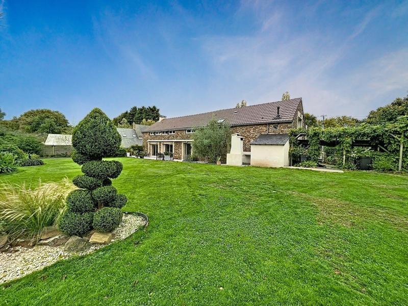 Maison - 220 m² - 6 pièces