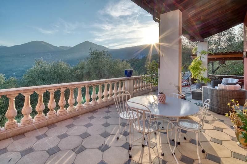 Villa - 235 m² - 6 pièces