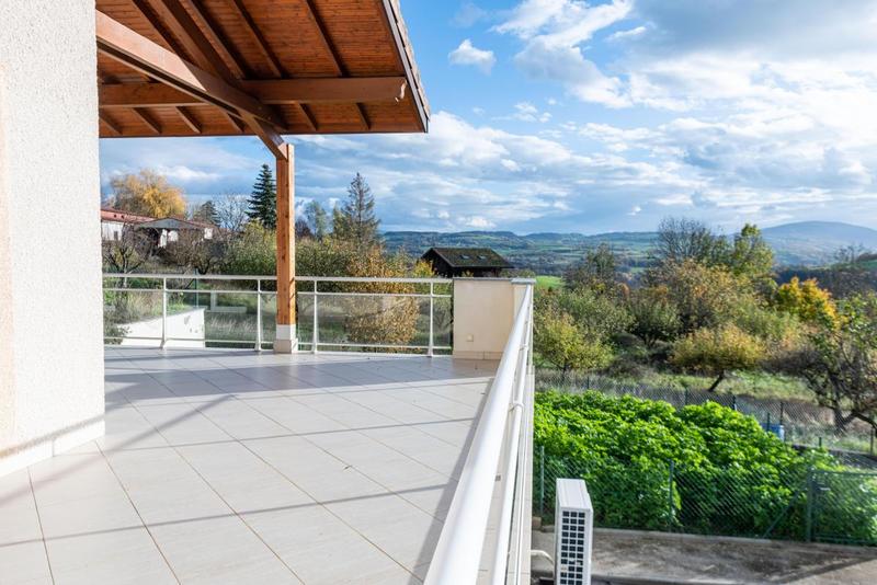 Maison - 218 m² - 9 pièces