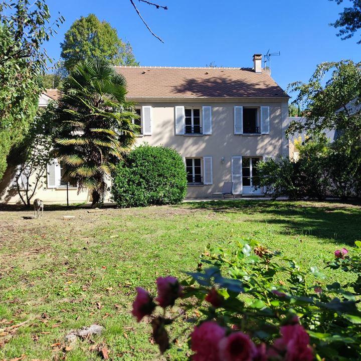 Maison traditionnelle - 181 m² - 8 pièces