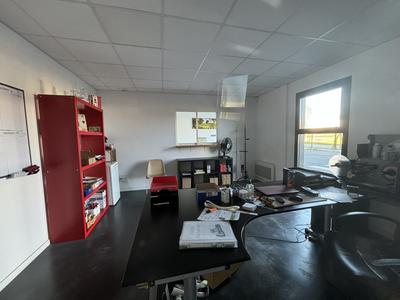 Entrepôt - 1 635 m²