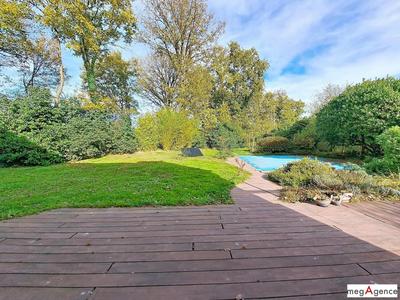 Maison - 200 m² - 8 pièces