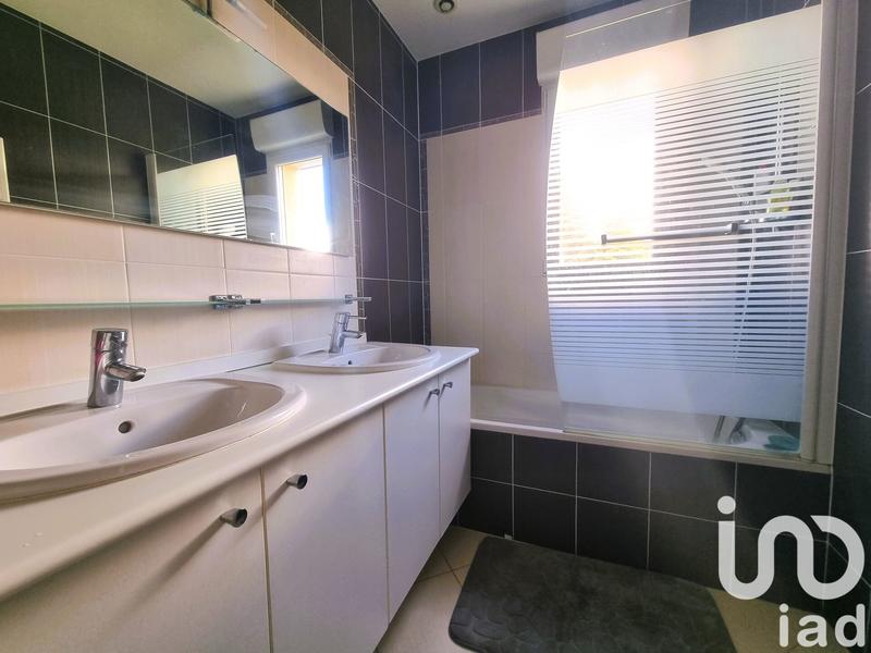 Maison - 202 m² - 9 pièces