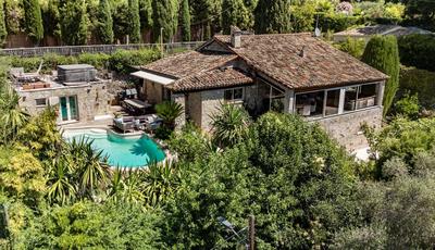 Maison - 220 m² - 5 pièces