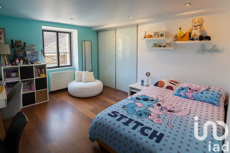 Maison - 250 m² - 8 pièces