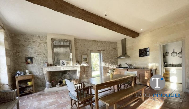 Maison - 431 m² - 9 pièces