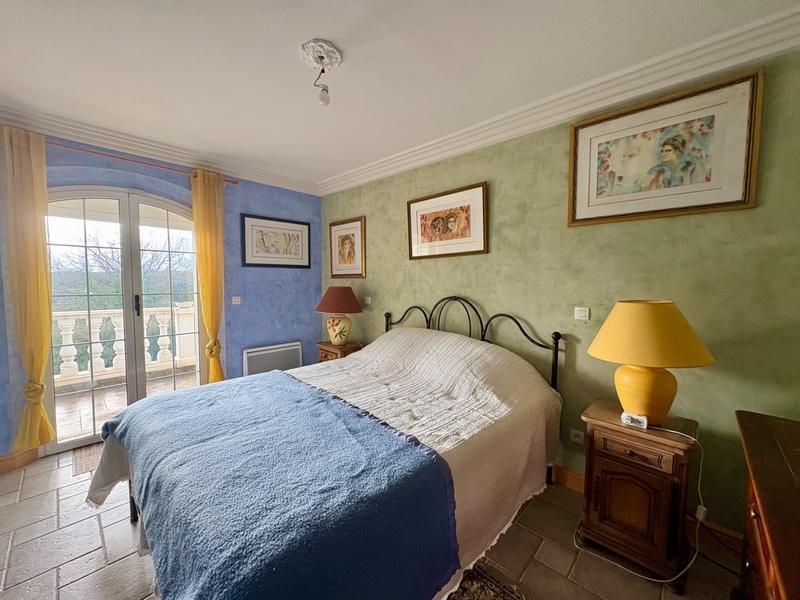 Maison - 300 m² - 7 pièces