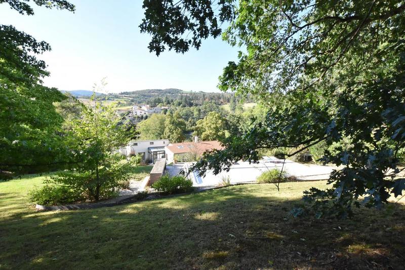 Maison - 218 m² - 6 pièces