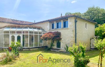 Propriété - 654 m² - 14 pièces