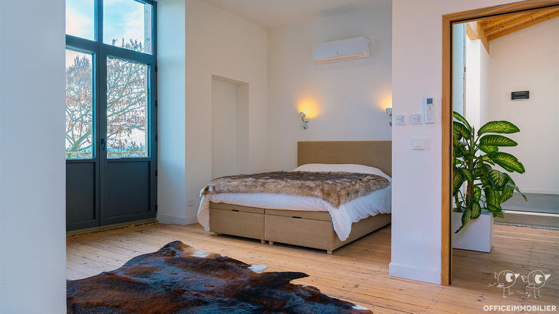 Maison - 233 m² - 7 pièces