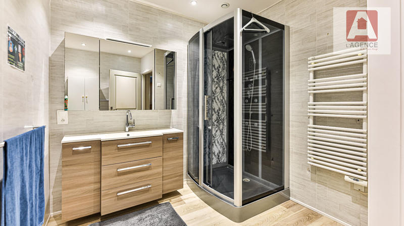 Maison - 281 m² - 6 pièces