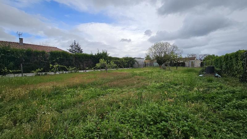 Terrain constructible - 699 m²
