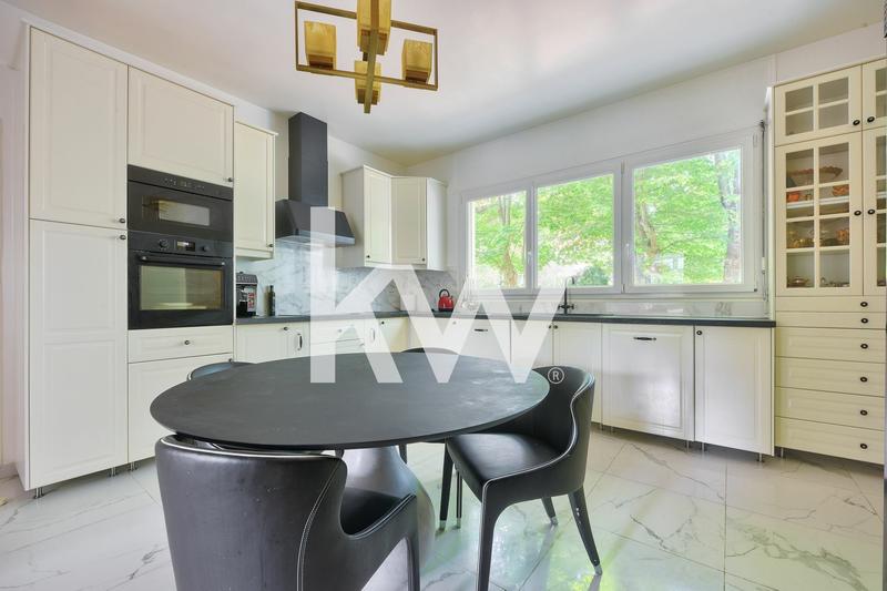 Maison - 498 m² - 14 pièces