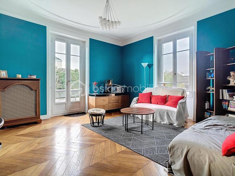 Maison - 250 m² - 7 pièces