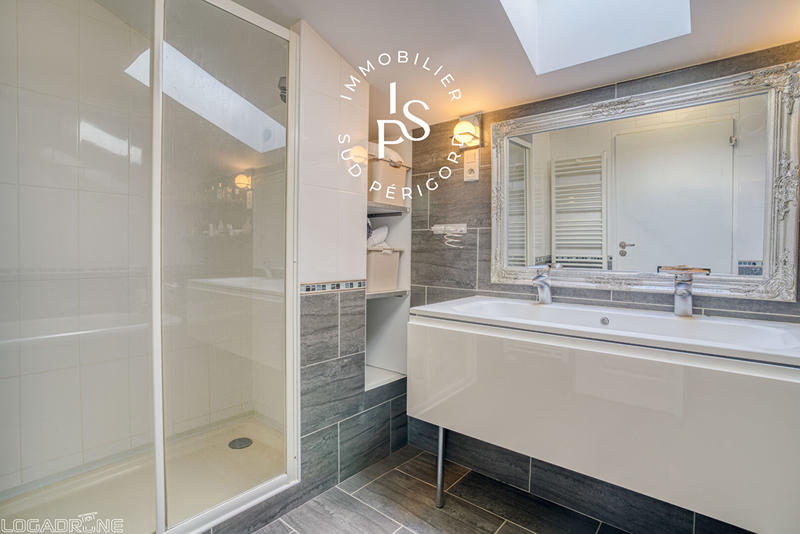 Maison - 666 m² - 20 pièces