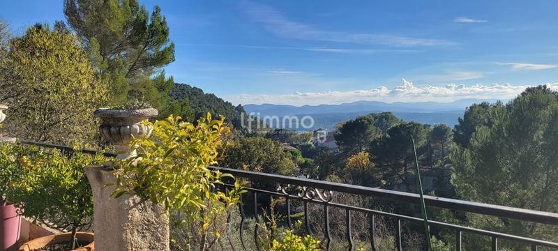 Maison - 220 m² - 7 pièces