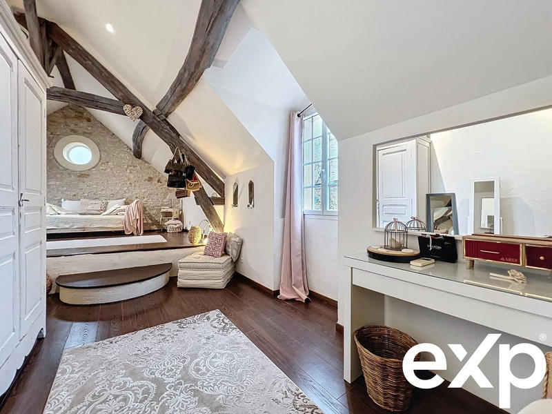 Maison - 285 m² - 8 pièces