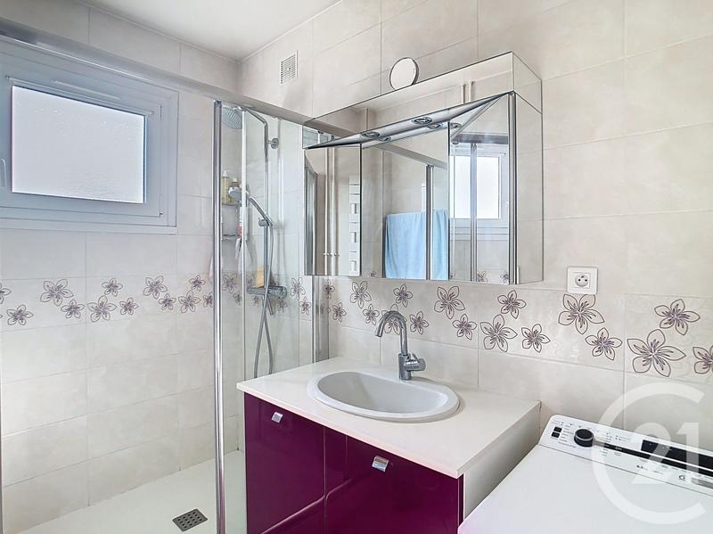 Maison - 279 m² - 12 pièces