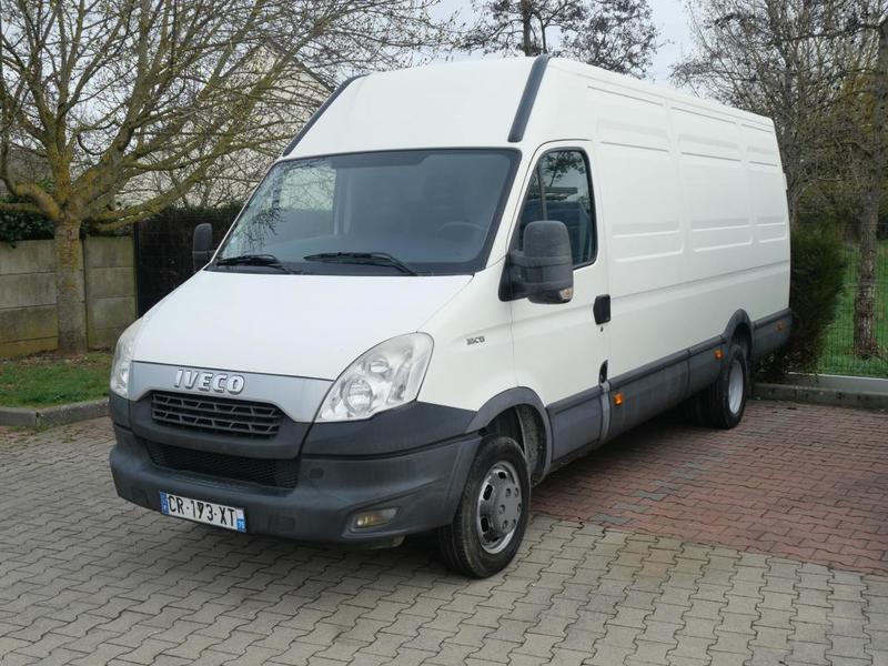 Iveco 35c13 Daily 2.3 127 Ch 8 Cv