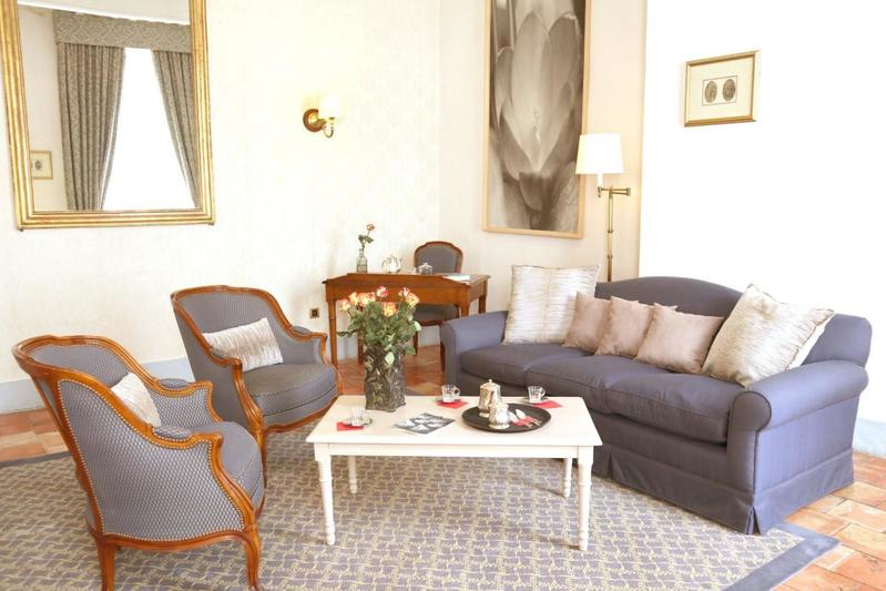 Maison - 746 m² - 15 pièces