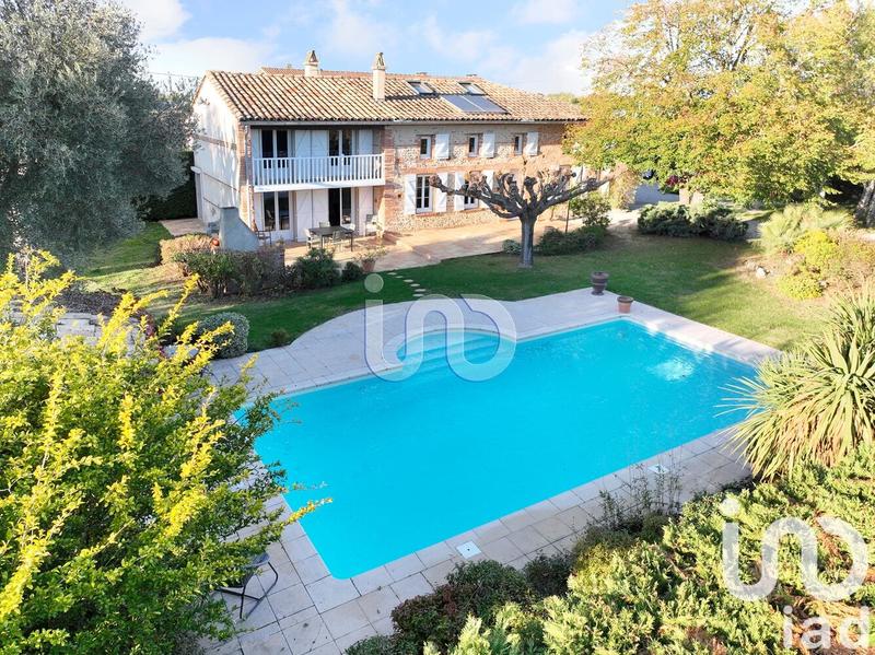 Maison - 242 m² - 6 pièces