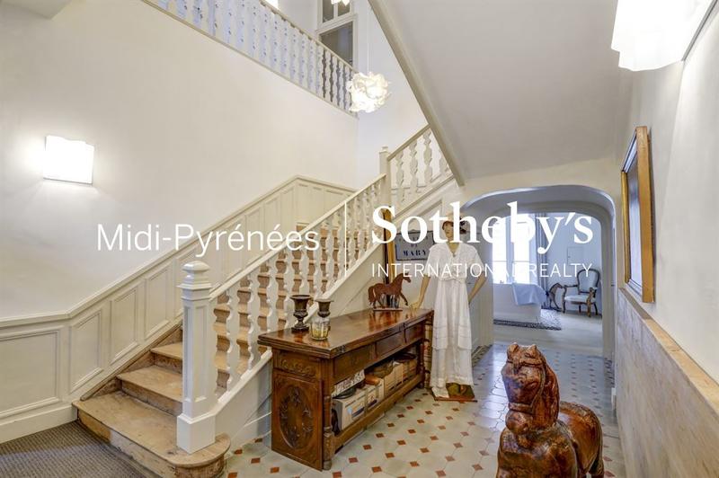 Maison - 458 m² - 12 pièces