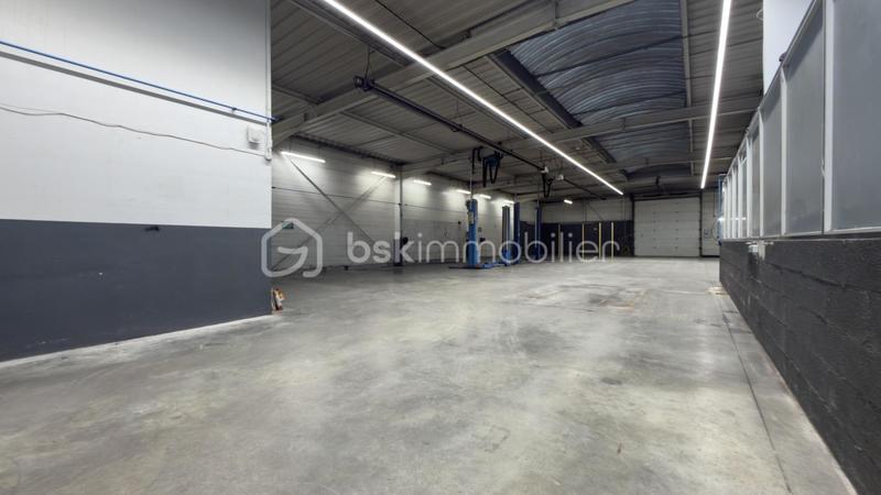 Local commercial - 1 500 m² - 20 pièces