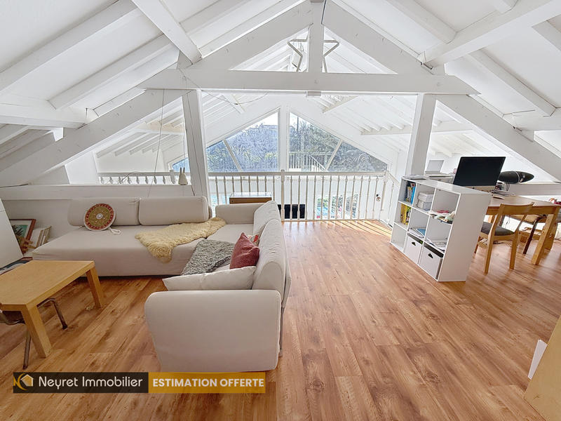 Maison - 214 m² - 6 pièces