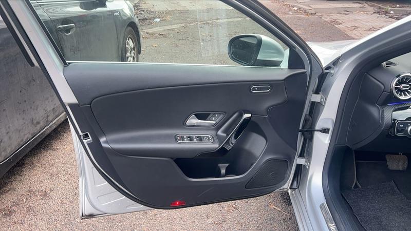 Mercedes Classe a IV 180 d 116 7g-Dct Progressive Line - Automatique Toit ouvrant