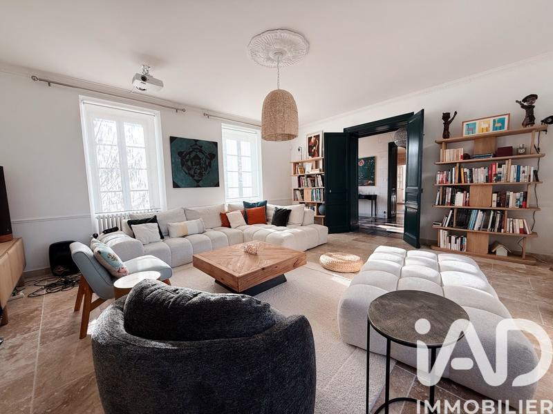 Maison - 320 m² - 8 pièces