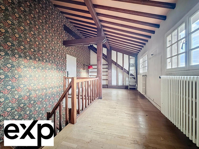 Maison - 302 m² - 12 pièces