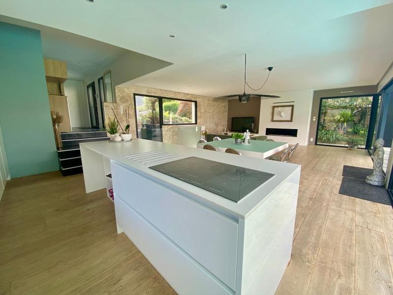 Maison - 222 m² - 5 pièces