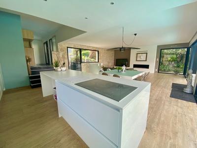 Maison - 222 m² - 5 pièces