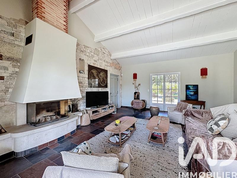 Maison - 219 m² - 8 pièces