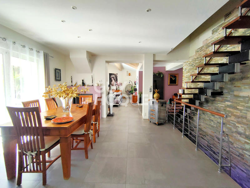 Villa - 300 m² - 7 pièces