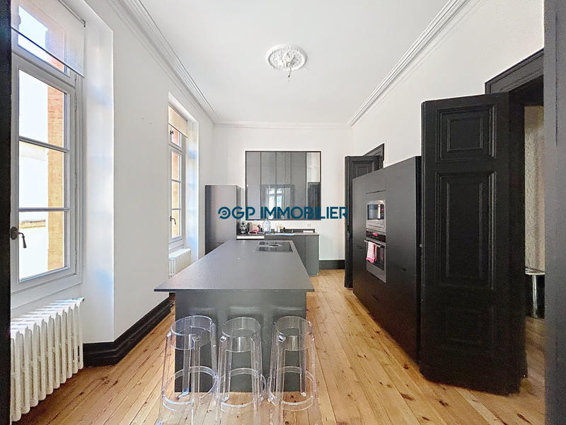 Appartement - 165 m² - 6 pièces