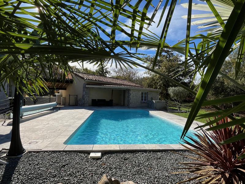 Maison - 261 m² - 7 pièces