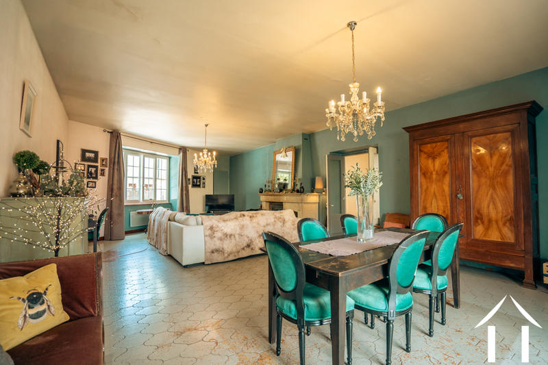 Maison - 248 m² - 8 pièces