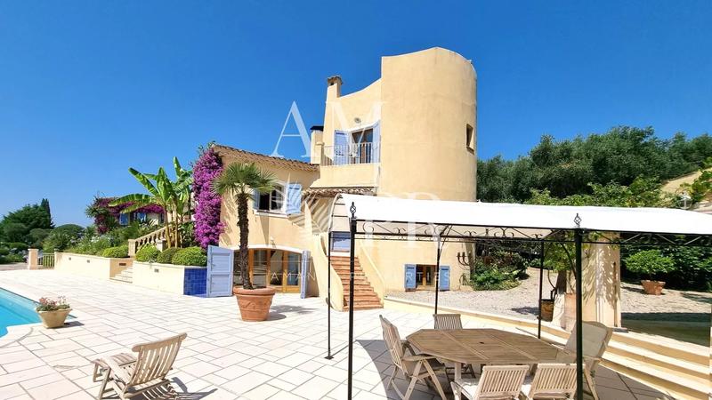 Villa - 410 m² - 8 pièces