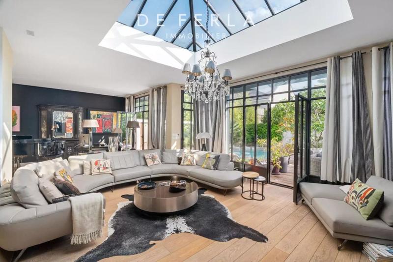 Villa - 370 m² - 12 pièces