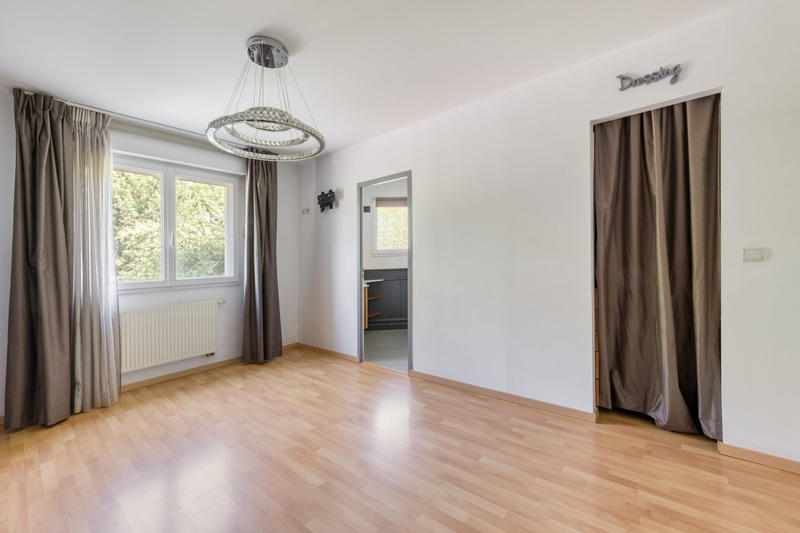 Villa - 237 m² - 7 pièces