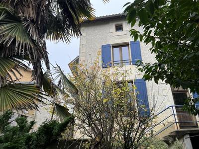 Maison - 262 m² - 9 pièces