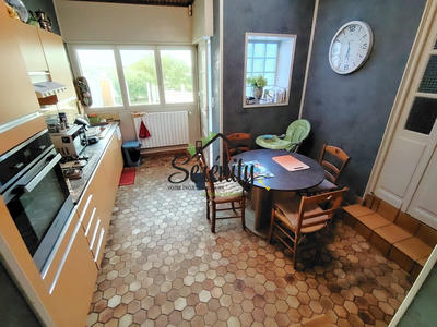 Maison - 85 m² - 8 pièces